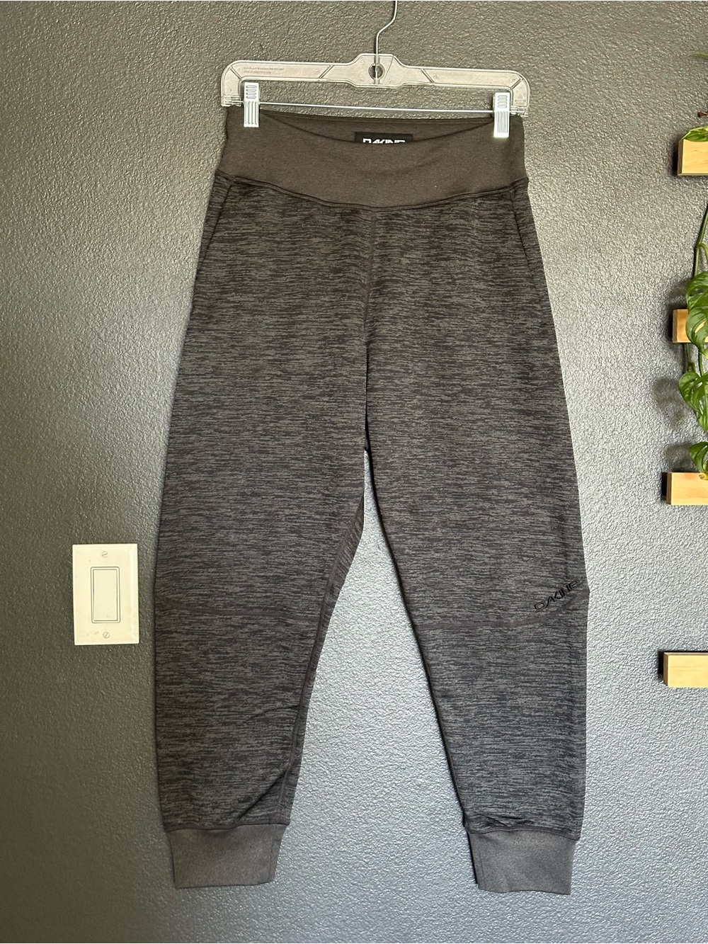 Dakine Women’s Heather Gray Performance Jogger Pants XS Athletic Activewear NWOT